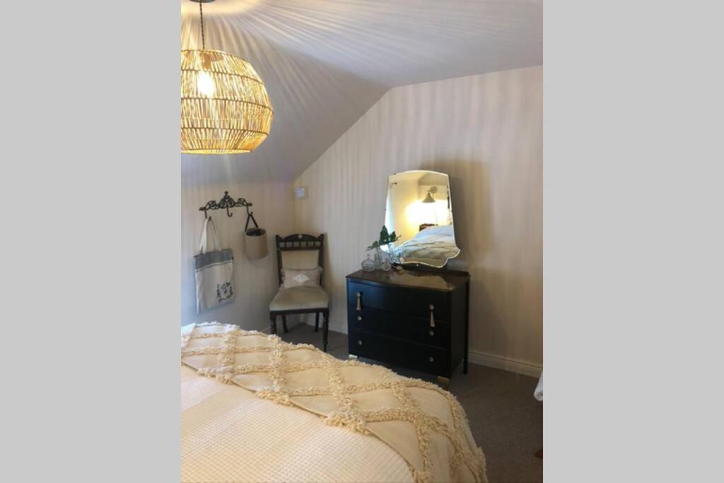 The Pink Cottage Upstairs Suite & Garden Summer Room Whitehead Exteriör bild