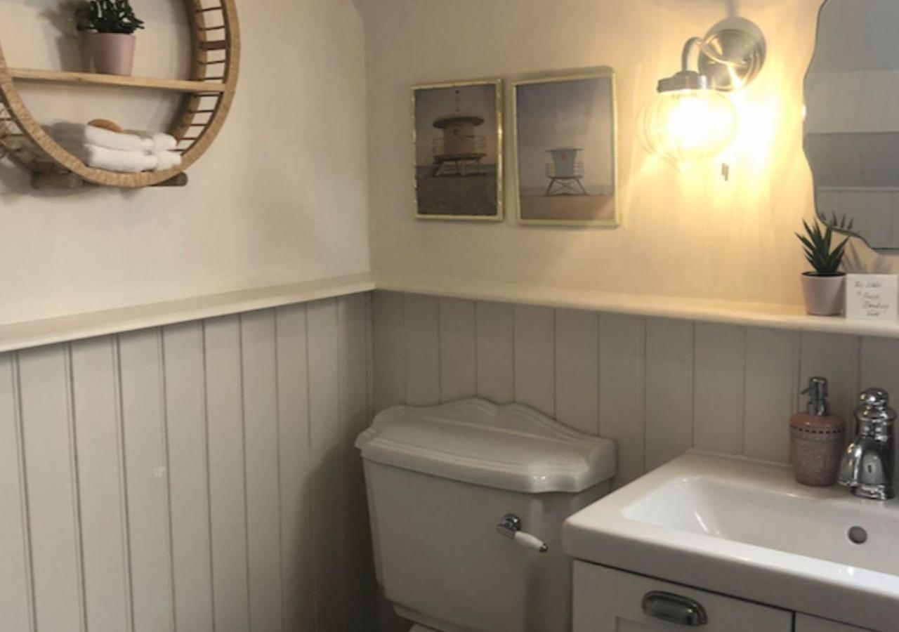 The Pink Cottage Upstairs Suite & Garden Summer Room Whitehead Exteriör bild