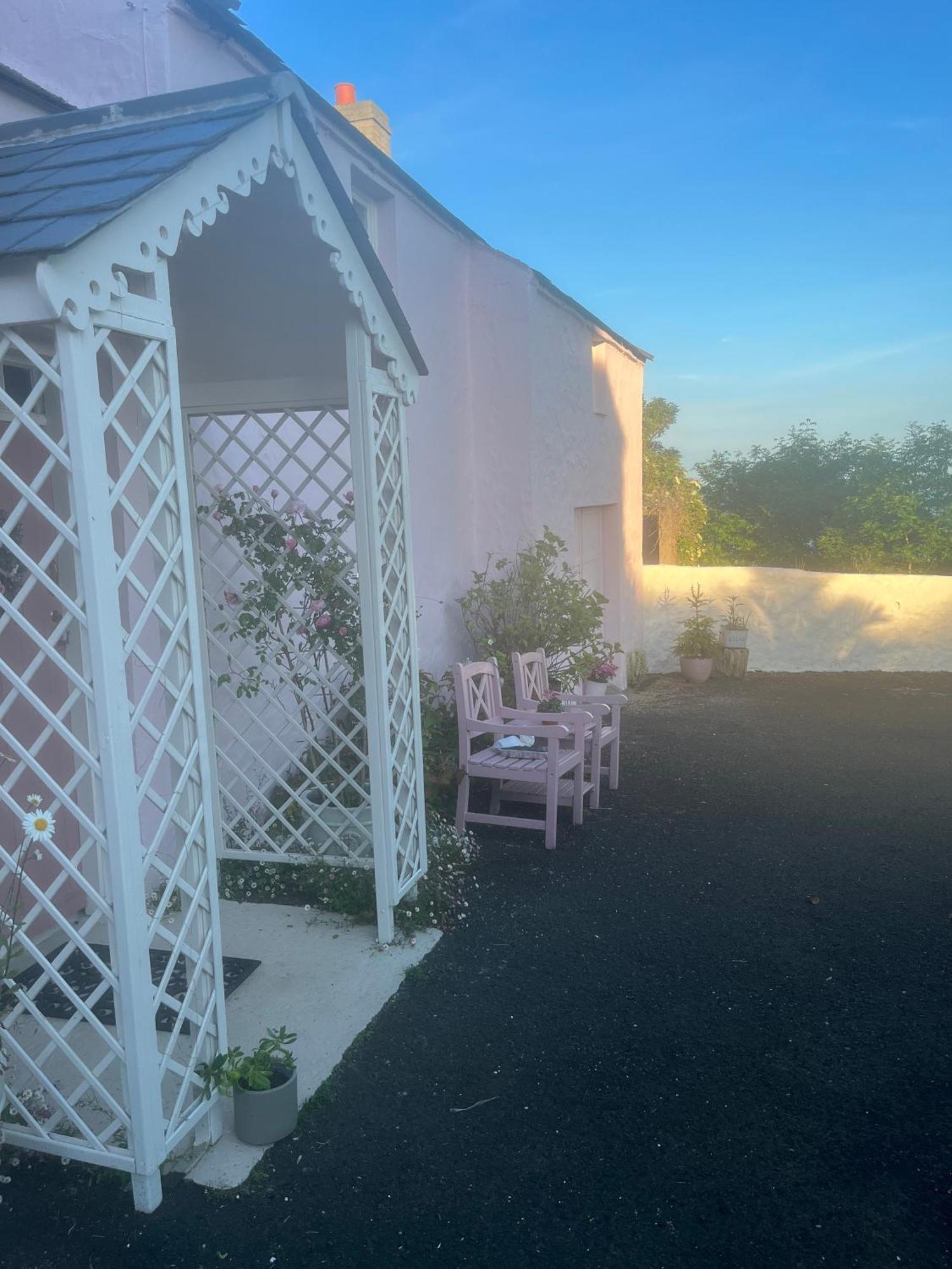 The Pink Cottage Upstairs Suite & Garden Summer Room Whitehead Exteriör bild